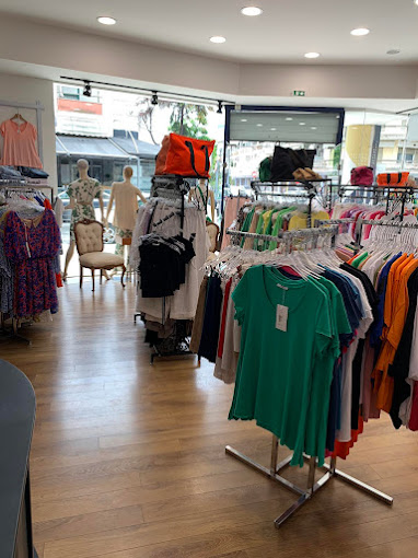 Γυναικεία Ενδύματα